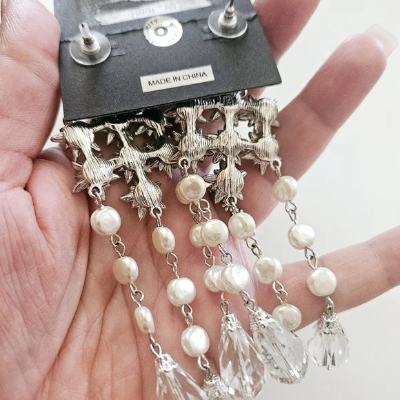 NWT BADGLEY MISCHKA Pearl Crystal Teardrop Floral Leaf Chandelier Bride Earrings - Picture 3 of 4